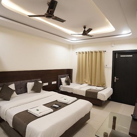 Hotel Dev Kripa Ujjain Esterno foto