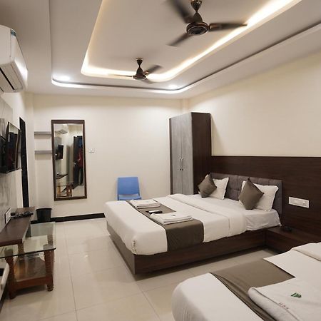 Hotel Dev Kripa Ujjain Esterno foto