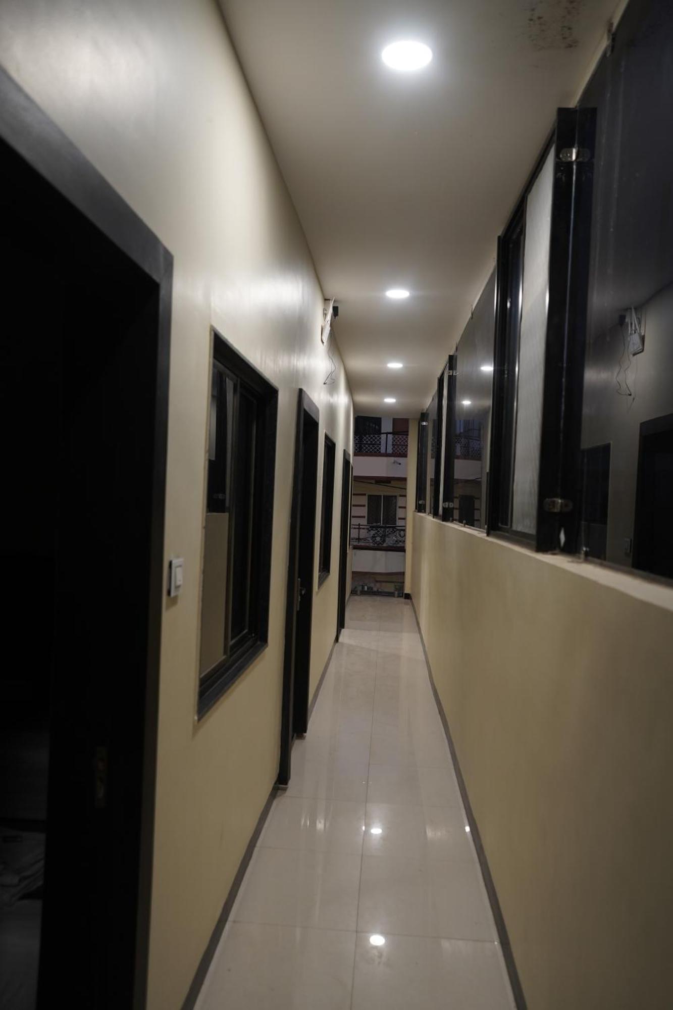 Hotel Dev Kripa Ujjain Esterno foto
