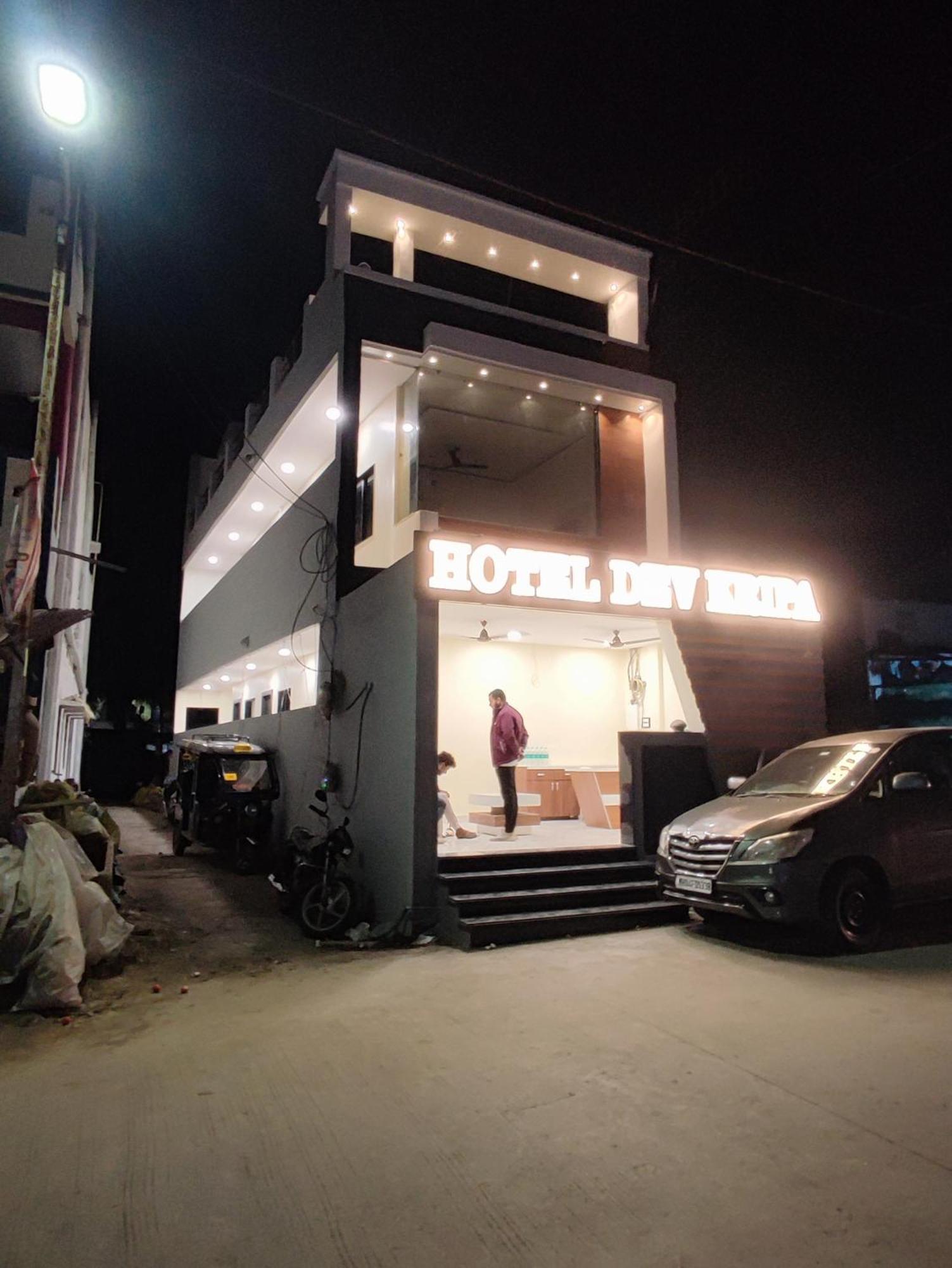 Hotel Dev Kripa Ujjain Esterno foto