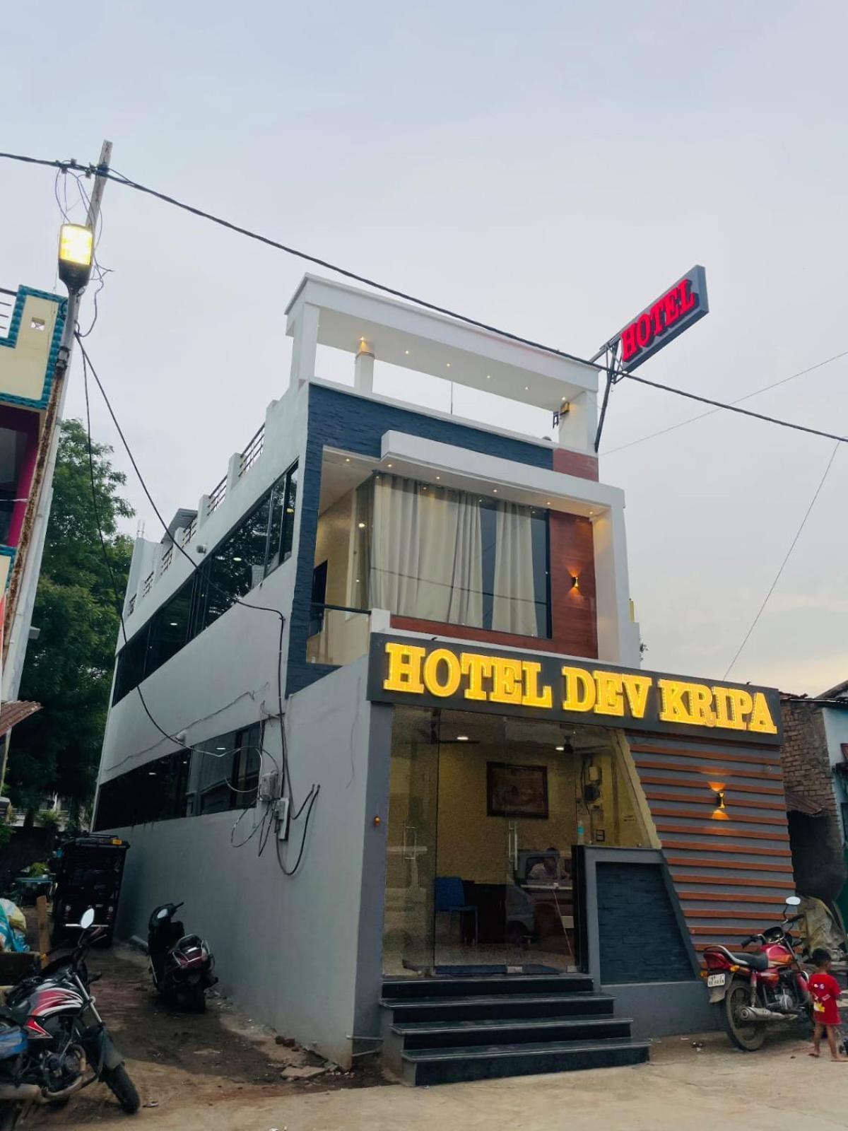 Hotel Dev Kripa Ujjain Esterno foto