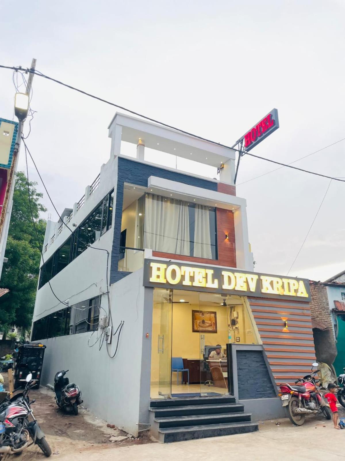 Hotel Dev Kripa Ujjain Esterno foto